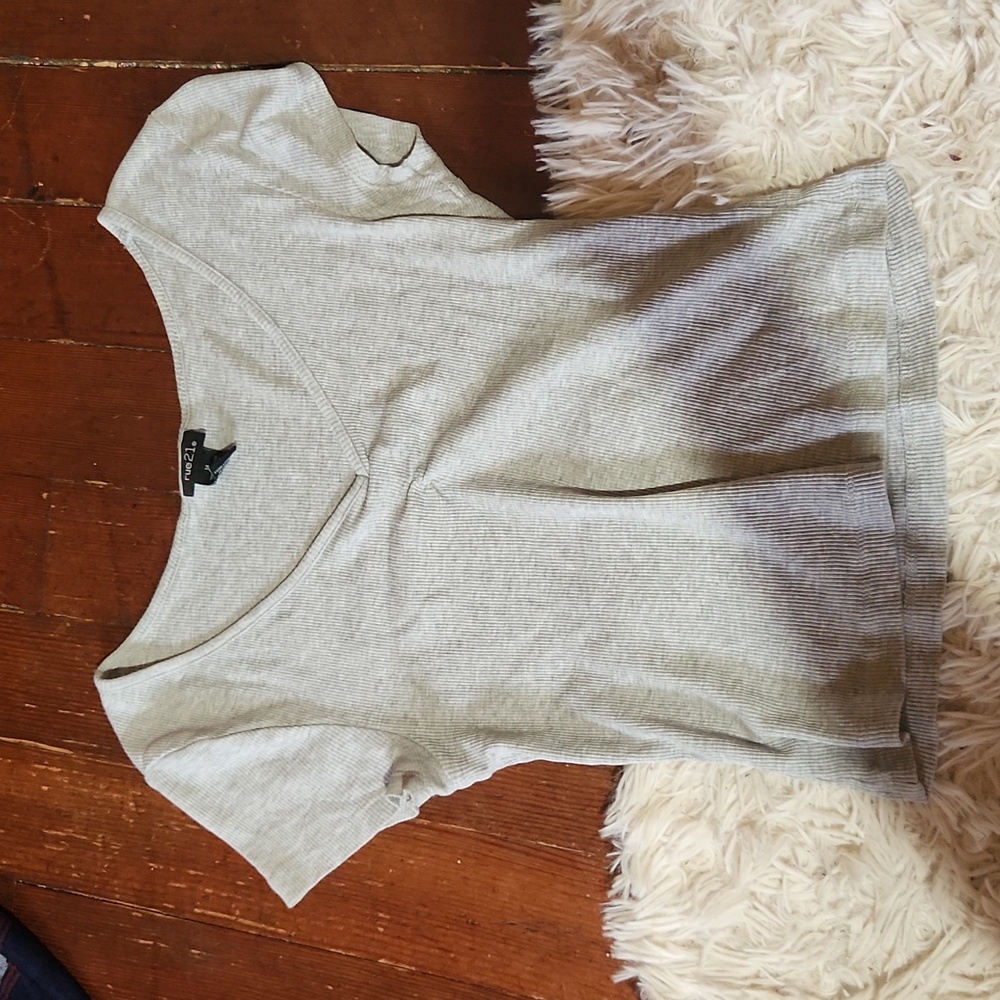 Medium,Rue 21, Top